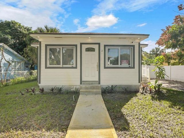 2-bedroom home for sale in West Palm Beach - 422 49th St - MondialRealty
