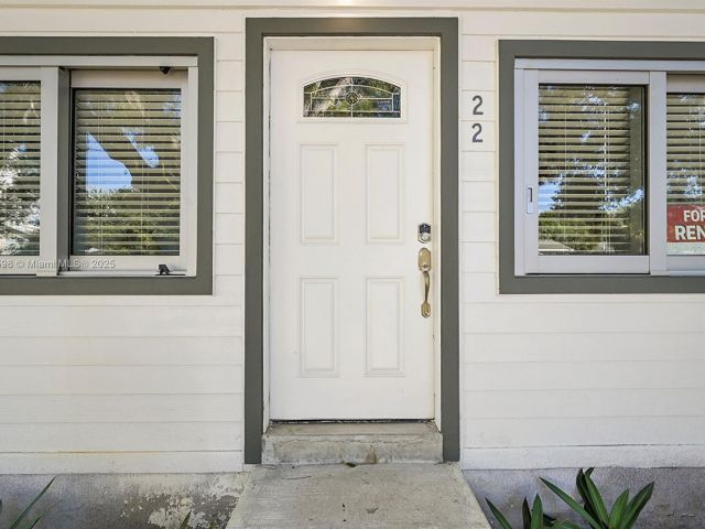 2-bedroom home for sale in West Palm Beach - 422 49th St - MondialRealty