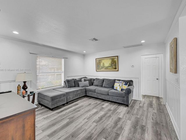 2-bedroom home for sale in West Palm Beach - 422 49th St - MondialRealty