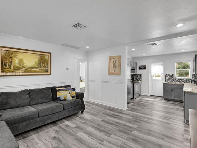 2-bedroom home for sale in West Palm Beach - 422 49th St - MondialRealty