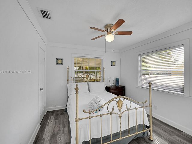 2-bedroom home for sale in West Palm Beach - 422 49th St - MondialRealty