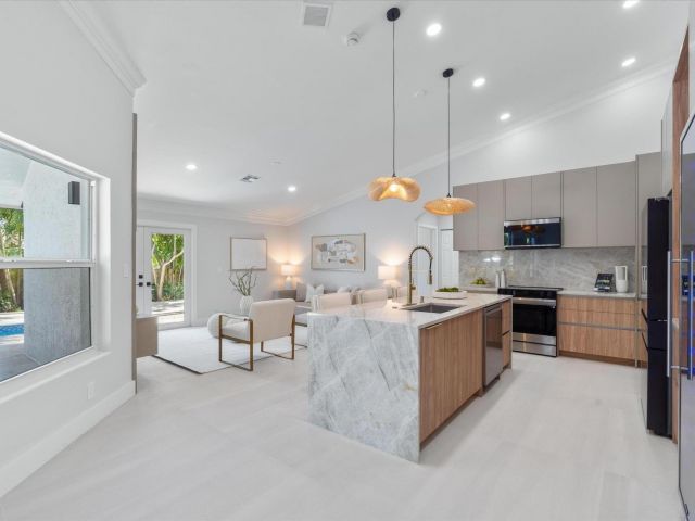 Home for sale at 1132 NE 3rd Avenue - photo 6748767