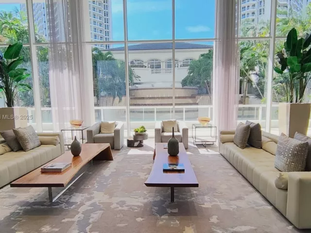 2-bedroom condo for sale in Aventura - 21150 Point Pl 1202 - MondialRealty
