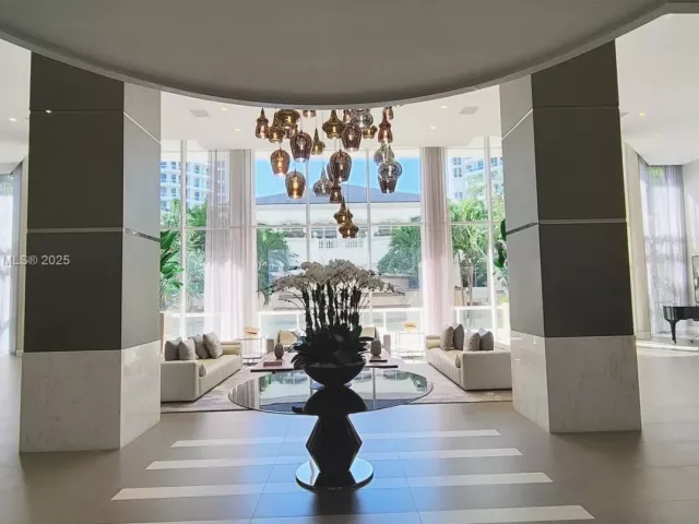2-bedroom condo for sale in Aventura - 21150 Point Pl 1202 - MondialRealty