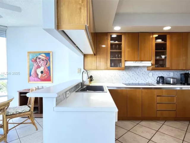 2-bedroom condo for sale in Aventura - 21150 Point Pl 1202 - MondialRealty