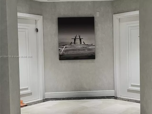 2-bedroom condo for sale in Aventura - 21150 Point Pl 1202 - MondialRealty