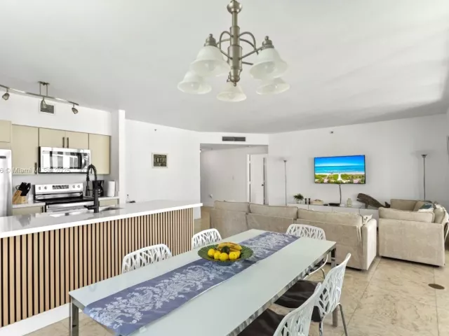 3-bedroom condo for rent in Sunny Isles Beach - 17555 Atlantic Blvd PH7 - MondialRealty