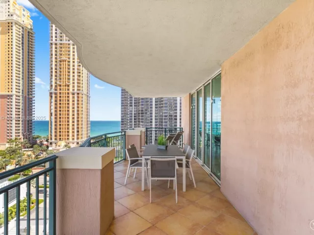 3-bedroom condo for rent in Sunny Isles Beach - 17555 Atlantic Blvd PH7 - MondialRealty