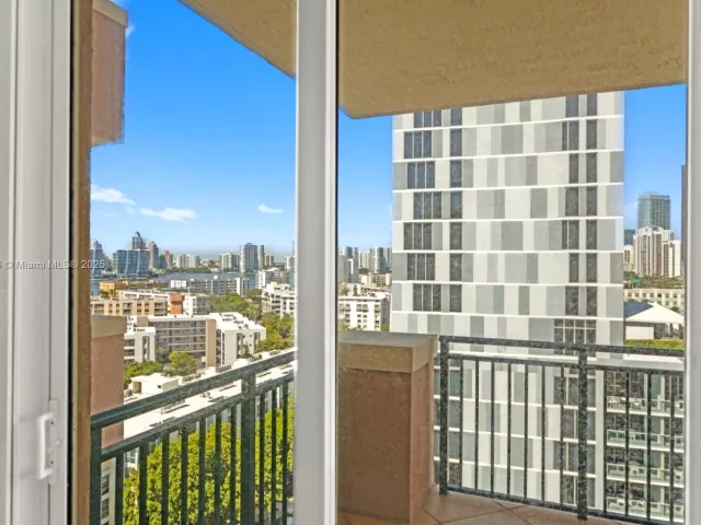 3-bedroom condo for rent in Sunny Isles Beach - 17555 Atlantic Blvd PH7 - MondialRealty