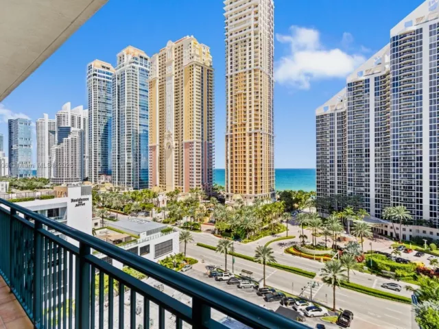 3-bedroom condo for rent in Sunny Isles Beach - 17555 Atlantic Blvd PH7 - MondialRealty