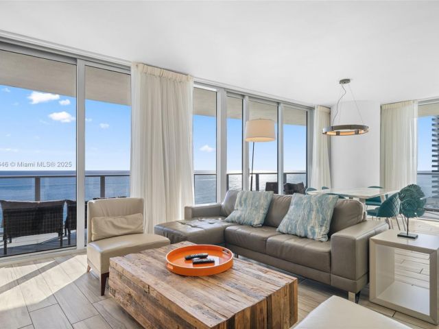 Apartment for sale  Unit #1001 - photo 6724348