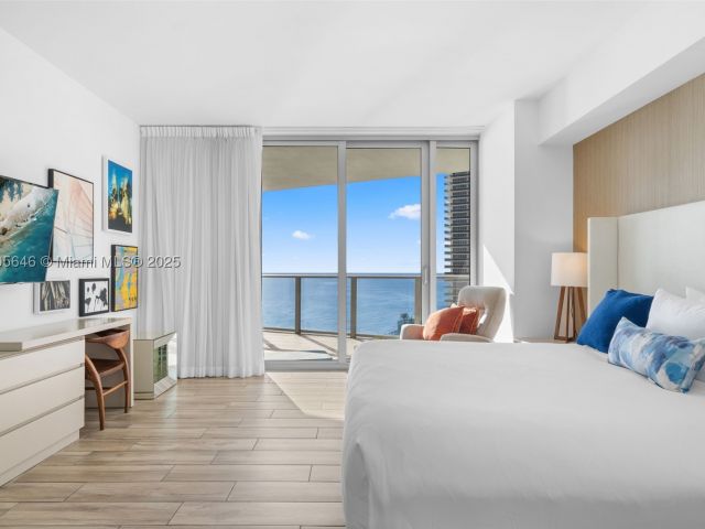 3-bedroom condo for sale in Hollywood - 4111 S Ocean Dr 1001 - MondialRealty
