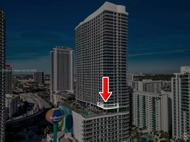 3-bedroom condo for sale in Hollywood - 4111 S Ocean Dr 1001 - MondialRealty