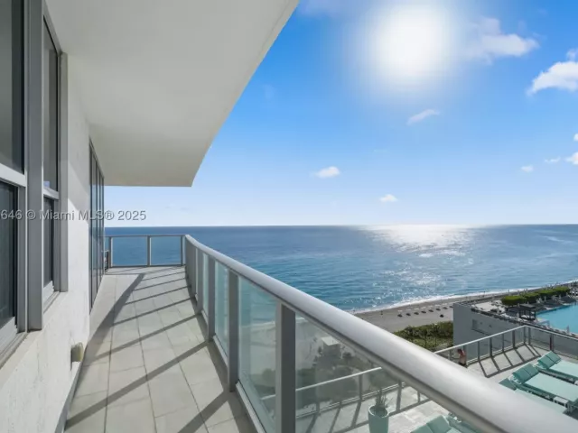 3-bedroom condo for sale in Hollywood - 4111 S Ocean Dr 1001 - MondialRealty