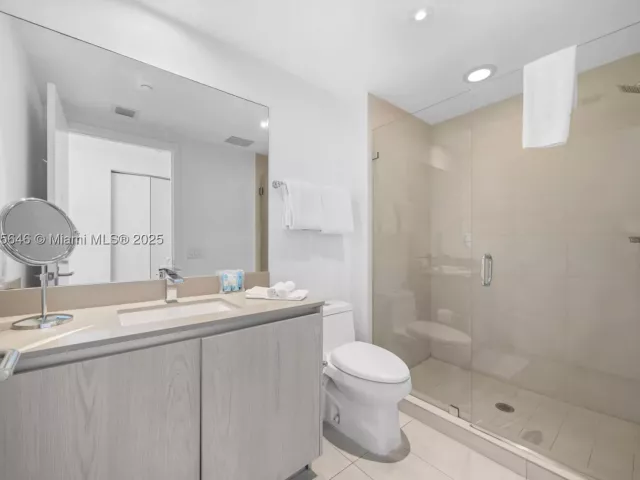 3-bedroom condo for sale in Hollywood - 4111 S Ocean Dr 1001 - MondialRealty
