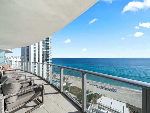 3-bedroom condo for sale in Hollywood - 4111 S Ocean Dr 1001 - MondialRealty