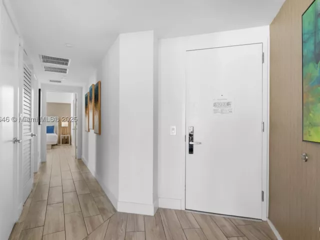 3-bedroom condo for sale in Hollywood - 4111 S Ocean Dr 1001 - MondialRealty
