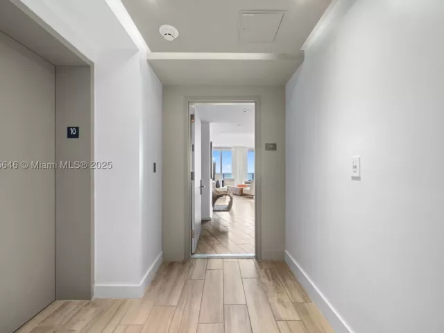 3-bedroom condo for sale in Hollywood - 4111 S Ocean Dr 1001 - MondialRealty