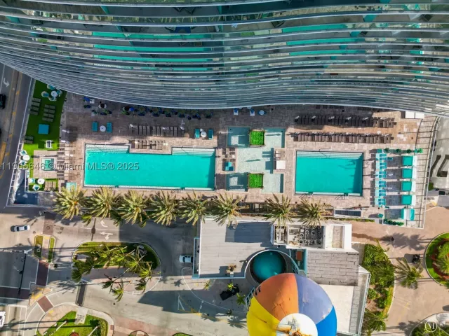 3-bedroom condo for sale in Hollywood - 4111 S Ocean Dr 1001 - MondialRealty