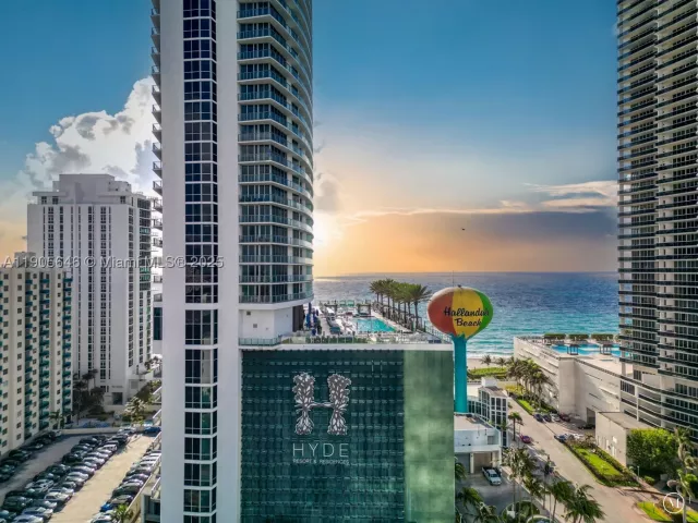 3-bedroom condo for sale in Hollywood - 4111 S Ocean Dr 1001 - MondialRealty