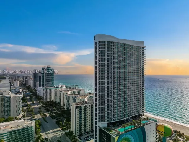 3-bedroom condo for sale in Hollywood - 4111 S Ocean Dr 1001 - MondialRealty
