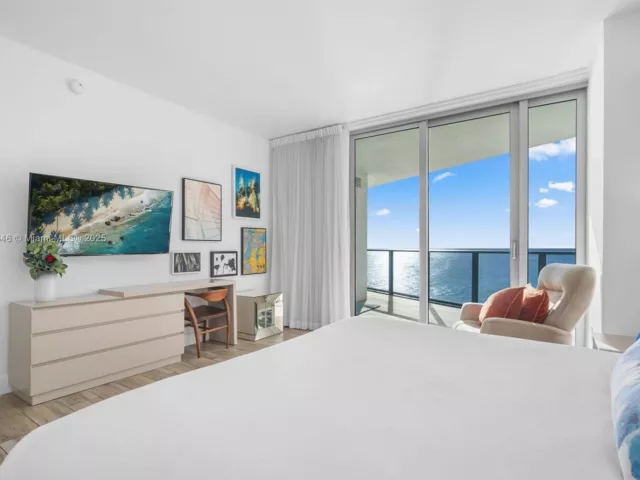 3-bedroom condo for sale in Hollywood - 4111 S Ocean Dr 1001 - MondialRealty