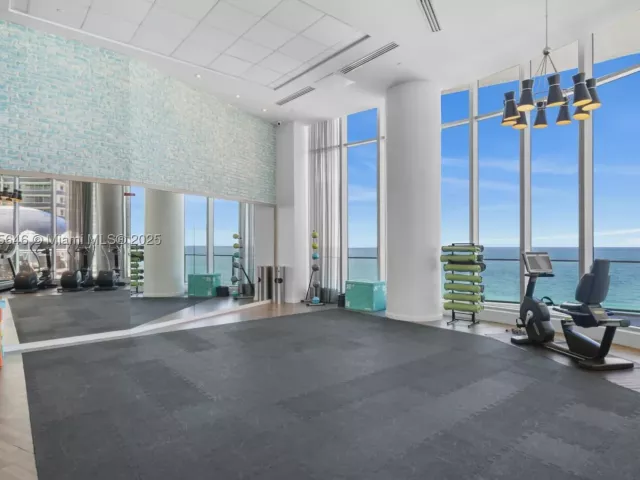 3-bedroom condo for sale in Hollywood - 4111 S Ocean Dr 1001 - MondialRealty