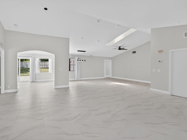 Home for rent at 875 NW 4th Avenue - photo 6749406