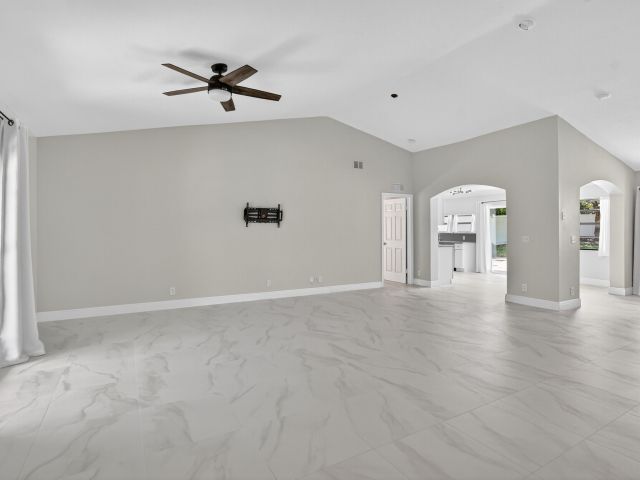 Home for rent at 875 NW 4th Avenue - photo 6749407