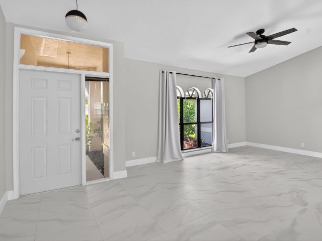 Home for rent at 875 NW 4th Avenue - photo 6749408