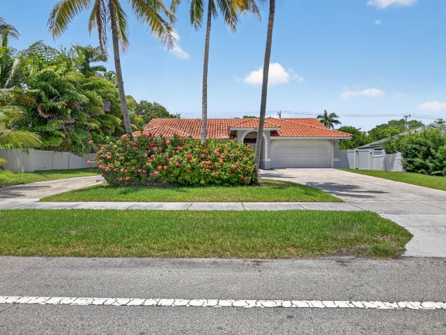 Home for rent at 875 NW 4th Avenue - photo 6749413