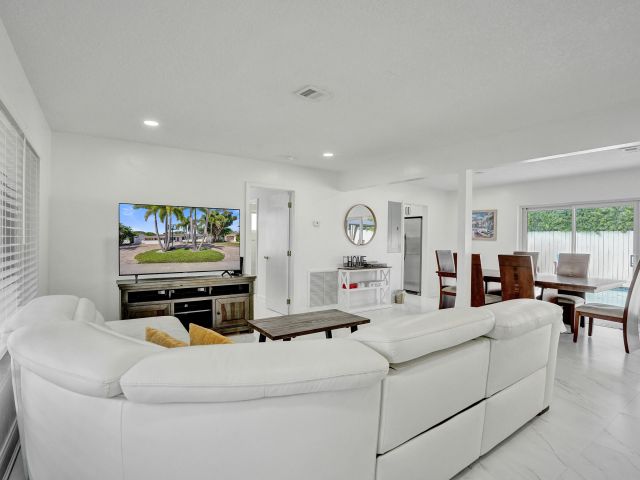 Home for rent at 1633 SE 5th Ct Court - photo 6750971