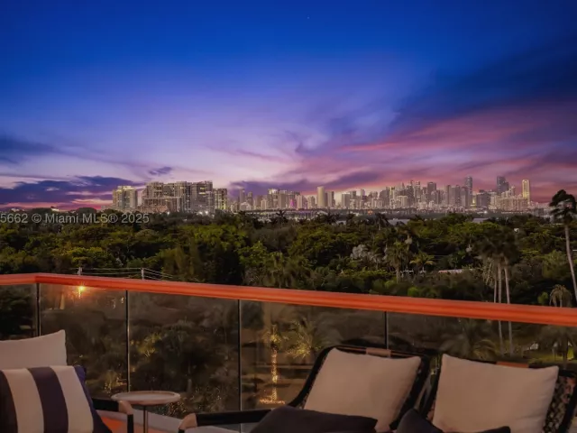 3-bedroom condo for sale in Coral Gables - 60 Edgewater Dr 7A - MondialRealty