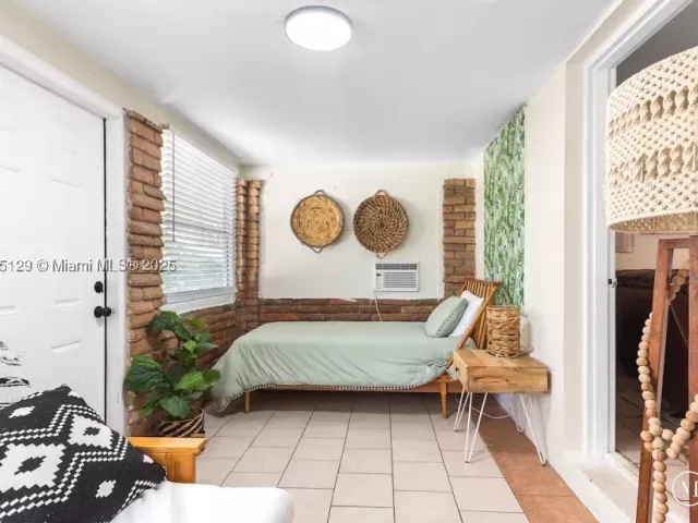 2-bedroom home for sale in Miami - 402 NW 102nd St - MondialRealty