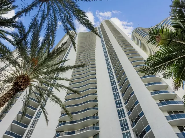 Apartment for sale  Unit #3405 - photo 6725047