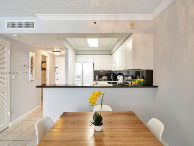 condo for rent in Hollywood - 2501 S Ocean Dr 1432 - MondialRealty