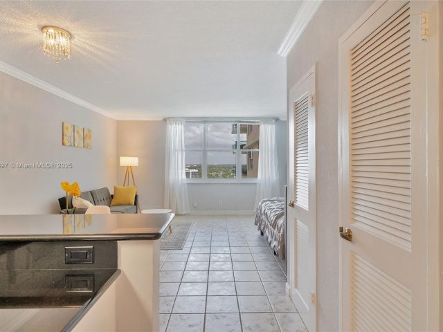 condo for rent in Hollywood - 2501 S Ocean Dr 1432 - MondialRealty