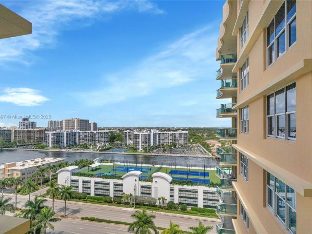 condo for rent in Hollywood - 2501 S Ocean Dr 1432 - MondialRealty