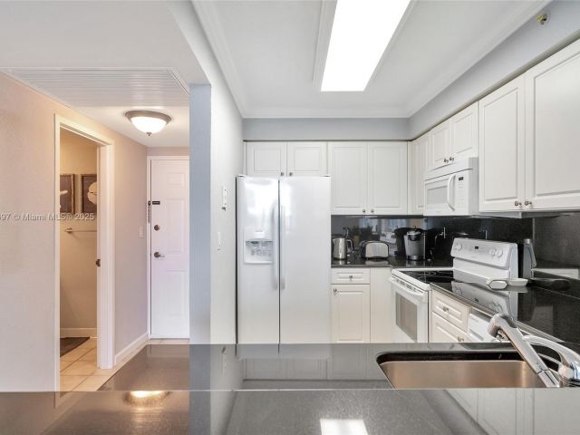 condo for rent in Hollywood - 2501 S Ocean Dr 1432 - MondialRealty