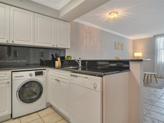 condo for rent in Hollywood - 2501 S Ocean Dr 1432 - MondialRealty