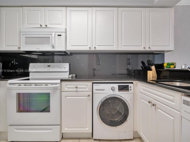 condo for rent in Hollywood - 2501 S Ocean Dr 1432 - MondialRealty