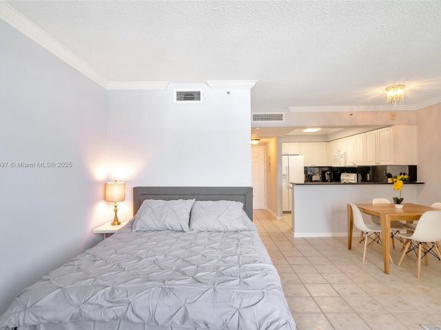 condo for rent in Hollywood - 2501 S Ocean Dr 1432 - MondialRealty