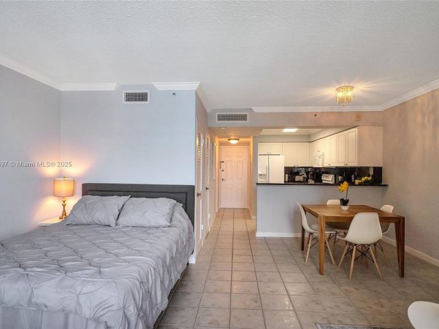 condo for rent in Hollywood - 2501 S Ocean Dr 1432 - MondialRealty