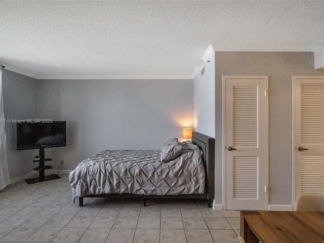 condo for rent in Hollywood - 2501 S Ocean Dr 1432 - MondialRealty