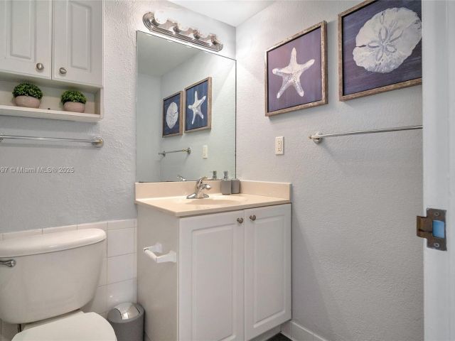 condo for rent in Hollywood - 2501 S Ocean Dr 1432 - MondialRealty