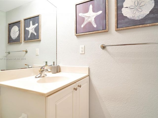 condo for rent in Hollywood - 2501 S Ocean Dr 1432 - MondialRealty