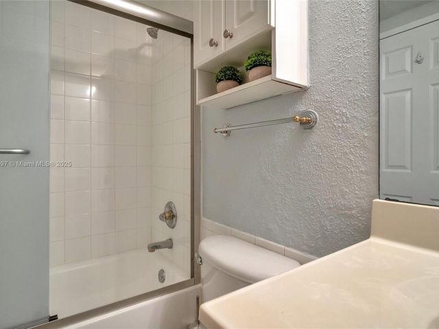 condo for rent in Hollywood - 2501 S Ocean Dr 1432 - MondialRealty