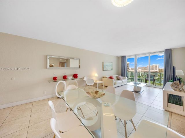 1-bedroom condo for sale in Hollywood - 3801 S Ocean Dr 15R - MondialRealty