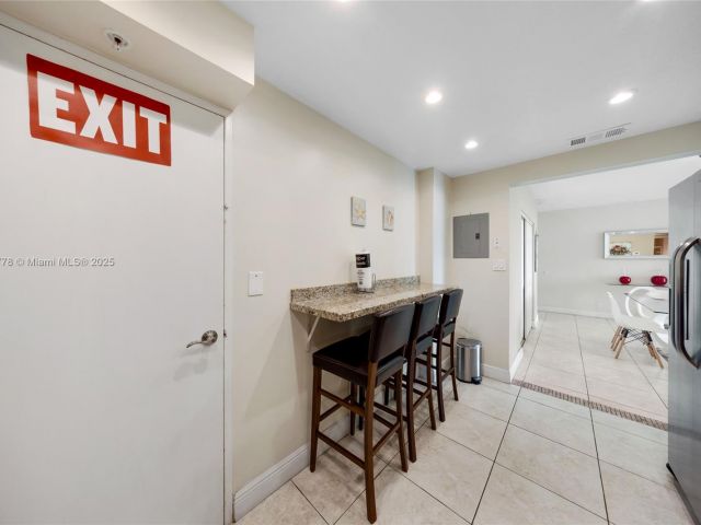 1-bedroom condo for sale in Hollywood - 3801 S Ocean Dr 15R - MondialRealty