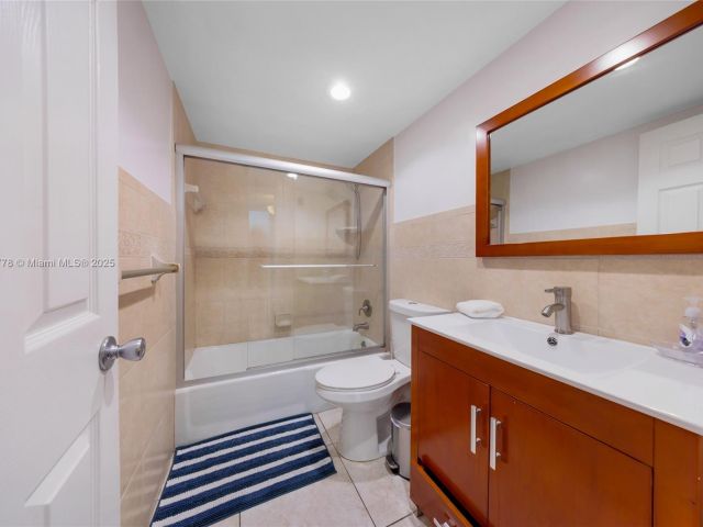 1-bedroom condo for sale in Hollywood - 3801 S Ocean Dr 15R - MondialRealty